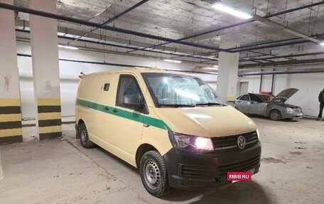 Volkswagen Transporter T6 рестайлинг, 2016 год, 2 600 000 рублей, 6 фотография