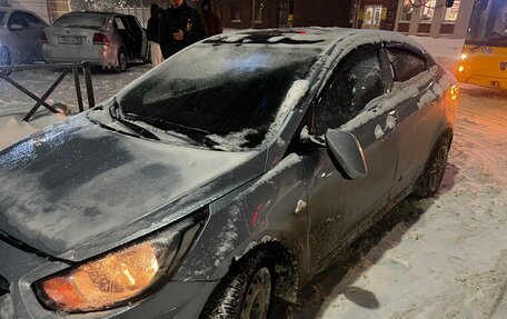 Hyundai Solaris II рестайлинг, 2011 год, 350 000 рублей, 2 фотография