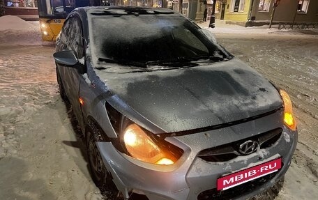 Hyundai Solaris II рестайлинг, 2011 год, 350 000 рублей, 4 фотография