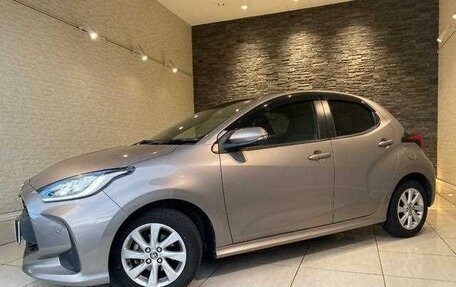 Toyota Yaris, 2023 год, 820 000 рублей, 2 фотография