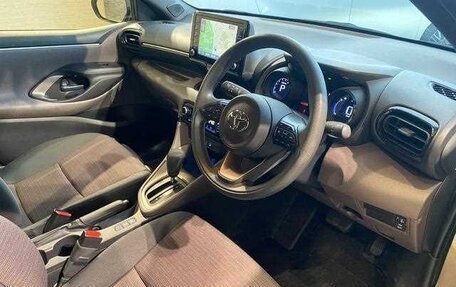 Toyota Yaris, 2023 год, 820 000 рублей, 7 фотография
