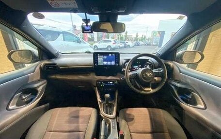 Toyota Yaris, 2023 год, 820 000 рублей, 8 фотография