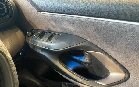 Toyota Yaris, 2023 год, 820 000 рублей, 9 фотография