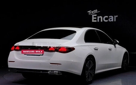 Mercedes-Benz E-Класс, 2024 год, 6 596 000 рублей, 3 фотография