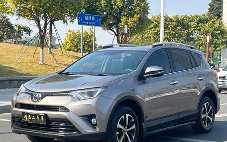 Toyota RAV4, 2017 год, 2 090 000 рублей, 2 фотография