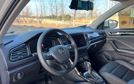 Volkswagen T-Roc I, 2022 год, 1 900 000 рублей, 10 фотография