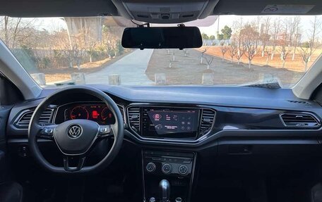 Volkswagen T-Roc I, 2022 год, 1 900 000 рублей, 16 фотография