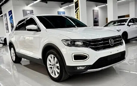 Volkswagen T-Roc I, 2022 год, 1 980 009 рублей, 3 фотография