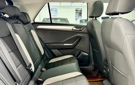 Volkswagen T-Roc I, 2022 год, 1 980 009 рублей, 22 фотография