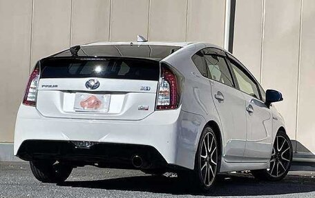 Toyota Prius, 2015 год, 1 050 000 рублей, 2 фотография