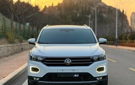Volkswagen T-Roc I, 2022 год, 1 600 300 рублей, 2 фотография