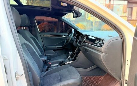 Volkswagen T-Roc I, 2022 год, 1 600 300 рублей, 10 фотография