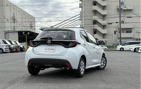 Toyota Yaris, 2023 год, 870 001 рублей, 4 фотография