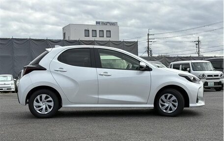 Toyota Yaris, 2023 год, 870 001 рублей, 3 фотография