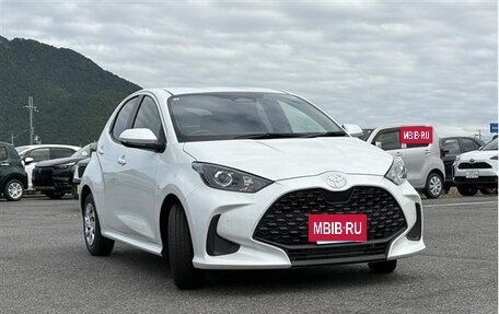 Toyota Yaris, 2023 год, 870 001 рублей, 2 фотография