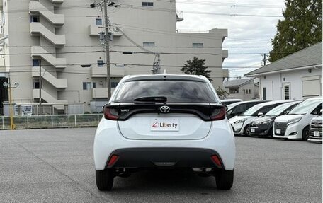 Toyota Yaris, 2023 год, 870 001 рублей, 6 фотография