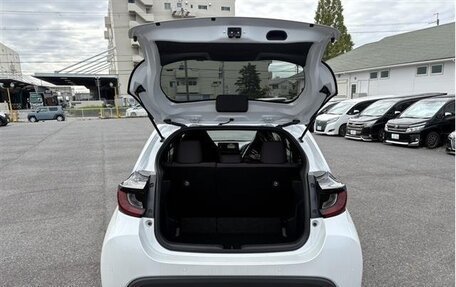 Toyota Yaris, 2023 год, 870 001 рублей, 7 фотография