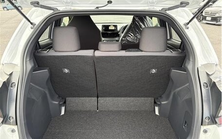 Toyota Yaris, 2023 год, 870 001 рублей, 10 фотография