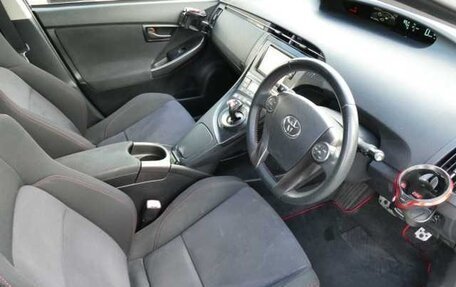 Toyota Prius, 2013 год, 952 000 рублей, 8 фотография