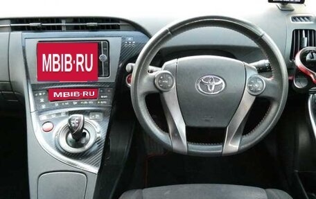 Toyota Prius, 2013 год, 952 000 рублей, 7 фотография
