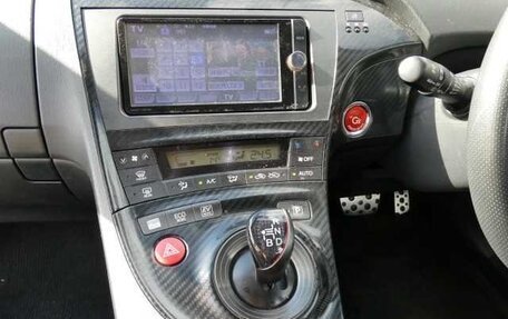 Toyota Prius, 2013 год, 952 000 рублей, 11 фотография