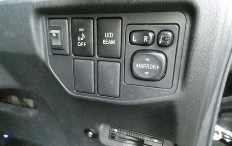 Toyota Prius, 2013 год, 952 000 рублей, 13 фотография