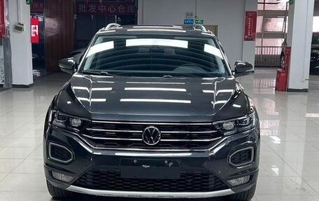 Volkswagen T-Roc I, 2022 год, 1 620 300 рублей, 2 фотография