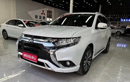 Mitsubishi Outlander III рестайлинг 3, 2021 год, 2 100 009 рублей, 1 фотография