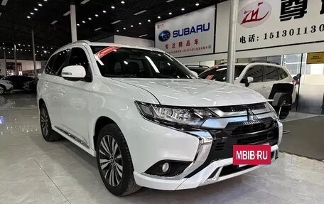 Mitsubishi Outlander III рестайлинг 3, 2021 год, 2 100 009 рублей, 3 фотография