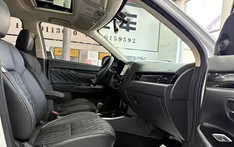 Mitsubishi Outlander III рестайлинг 3, 2021 год, 2 100 009 рублей, 12 фотография