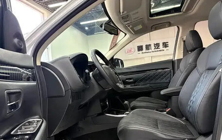 Mitsubishi Outlander III рестайлинг 3, 2021 год, 2 100 009 рублей, 7 фотография