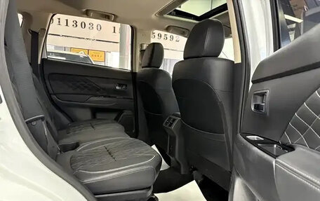 Mitsubishi Outlander III рестайлинг 3, 2021 год, 2 100 009 рублей, 11 фотография