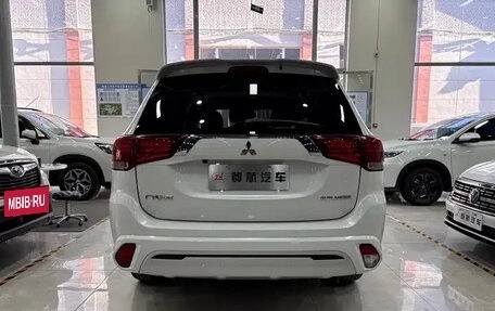 Mitsubishi Outlander III рестайлинг 3, 2021 год, 2 100 009 рублей, 5 фотография