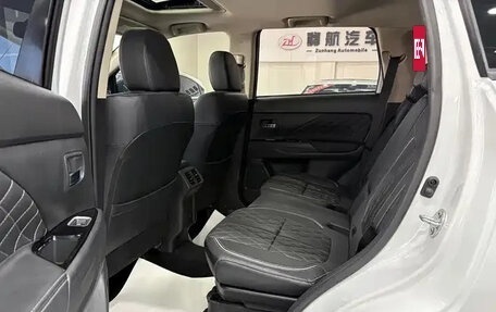 Mitsubishi Outlander III рестайлинг 3, 2021 год, 2 100 009 рублей, 10 фотография