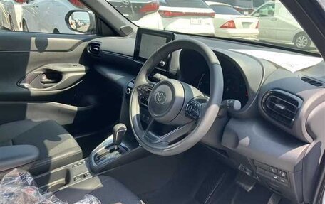 Toyota Yaris Cross, 2022 год, 1 450 000 рублей, 9 фотография