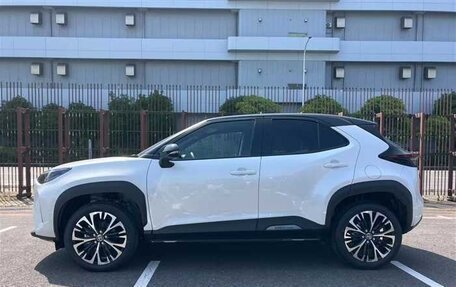 Toyota Yaris Cross, 2022 год, 1 450 000 рублей, 3 фотография