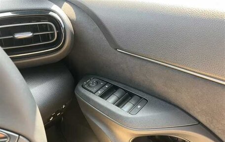 Toyota Yaris Cross, 2022 год, 1 450 000 рублей, 13 фотография