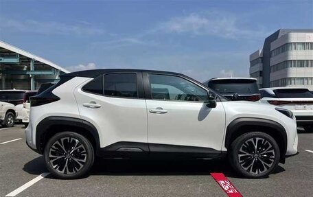 Toyota Yaris Cross, 2022 год, 1 450 000 рублей, 4 фотография