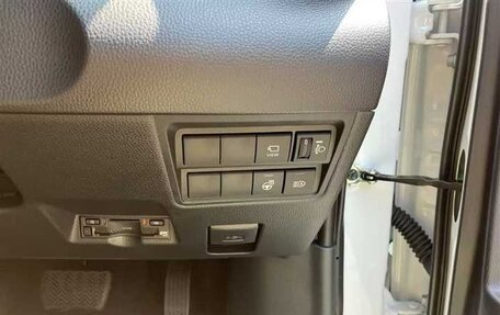 Toyota Yaris Cross, 2022 год, 1 450 000 рублей, 14 фотография