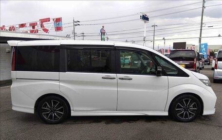 Honda Stepwgn IV, 2017 год, 1 690 000 рублей, 3 фотография