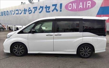 Honda Stepwgn IV, 2017 год, 1 690 000 рублей, 4 фотография