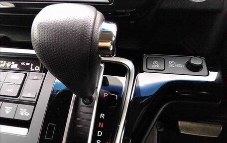 Honda Stepwgn IV, 2017 год, 1 690 000 рублей, 14 фотография