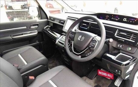 Honda Stepwgn IV, 2017 год, 1 690 000 рублей, 15 фотография