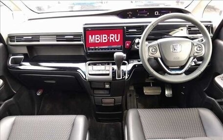 Honda Stepwgn IV, 2017 год, 1 690 000 рублей, 11 фотография