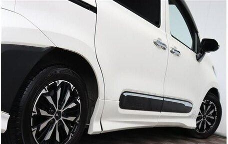 Toyota Sienta, 2022 год, 1 044 000 рублей, 4 фотография