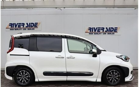 Toyota Sienta, 2022 год, 1 044 000 рублей, 11 фотография