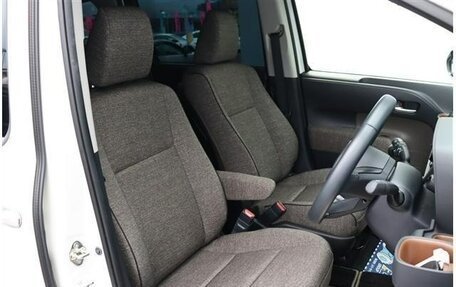 Toyota Sienta, 2022 год, 1 044 000 рублей, 9 фотография