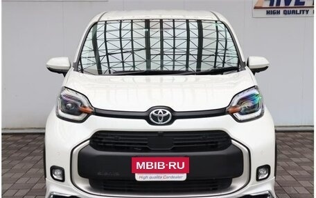 Toyota Sienta, 2022 год, 1 044 000 рублей, 2 фотография