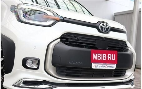 Toyota Sienta, 2022 год, 1 044 000 рублей, 7 фотография