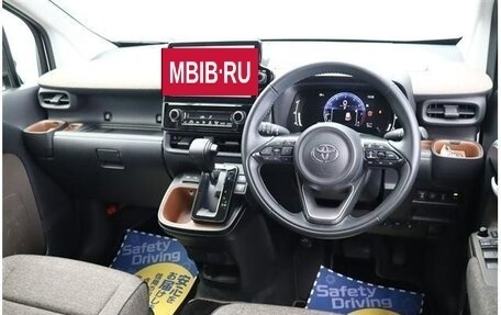 Toyota Sienta, 2022 год, 1 044 000 рублей, 6 фотография